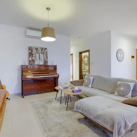 A Beautiful Spacious In A Picaresque Location By 360 Estates