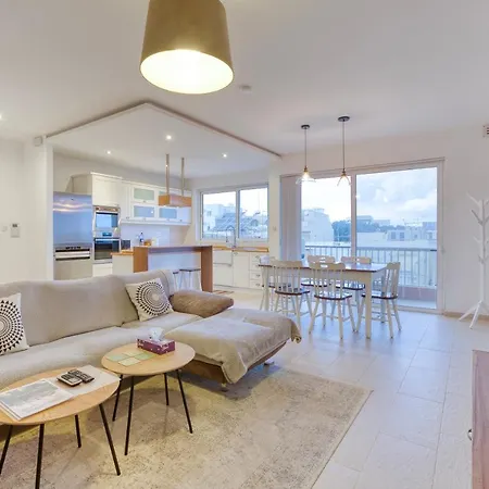 A Beautiful Spacious In A Picaresque Location By 360 Estates