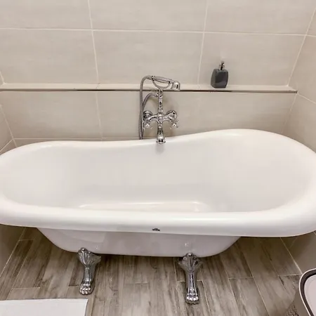 A Beautiful Spacious In A Picaresque Location By 360 Estates * Hal Ghaxiak