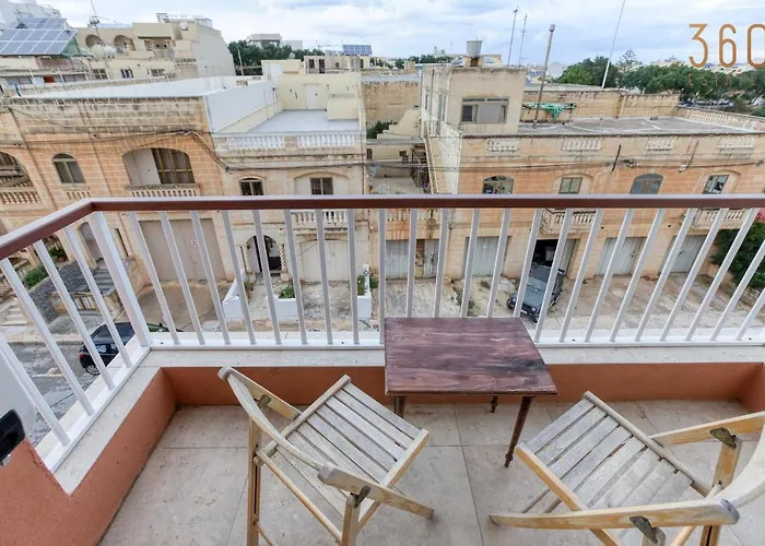 A Beautiful Spacious In A Picaresque Location By 360 Estates Apartamento Hal Ghaxiak