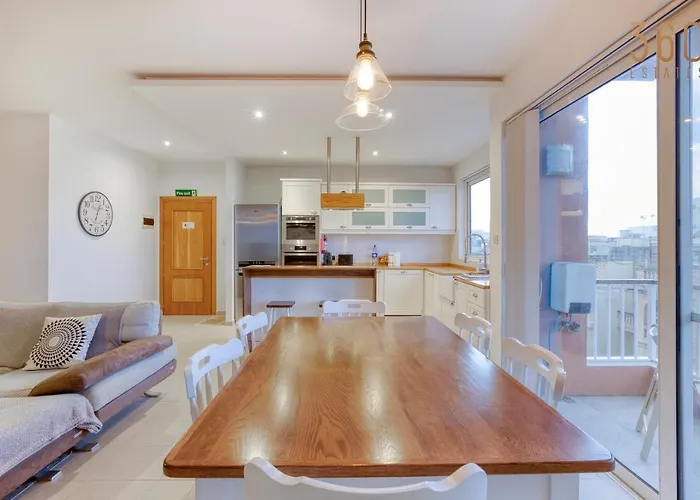 A Beautiful Spacious In A Picaresque Location By 360 Estates Hal Ghaxiak