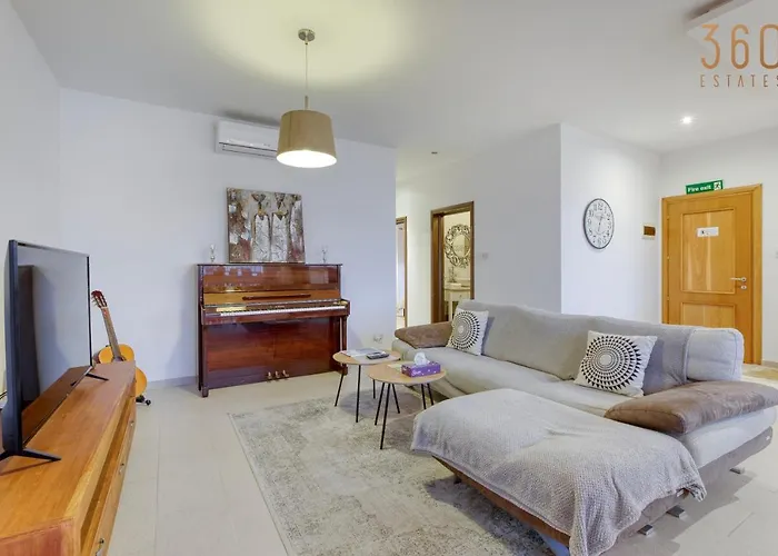 A Beautiful Spacious In A Picaresque Location By 360 Estates