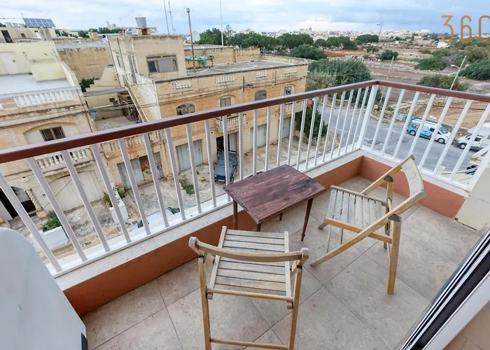 A Beautiful Spacious In A Picaresque Location By 360 Estates *