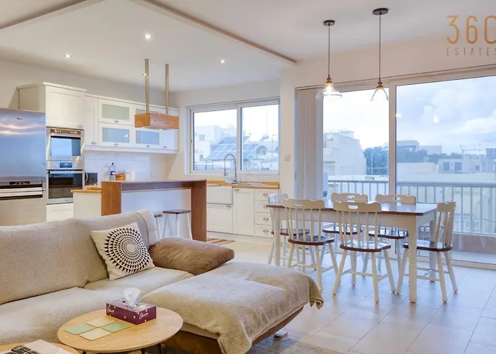 Apartamento A Beautiful Spacious In A Picaresque Location By 360 Estates Hal Ghaxiak