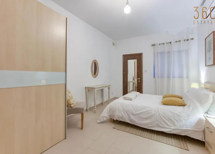 A Beautiful Spacious In A Picaresque Location By 360 Estates * Hal Ghaxiak