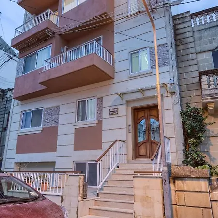 A Beautiful Spacious In A Picaresque Location By 360 Estates *