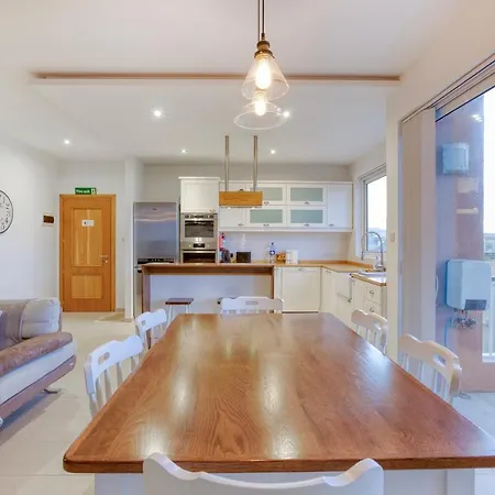 A Beautiful Spacious In A Picaresque Location By 360 Estates Ghaxaq