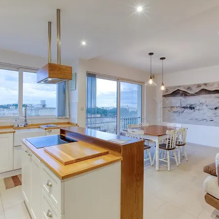 A Beautiful Spacious In A Picaresque Location By 360 Estates Hal Ghaxiak