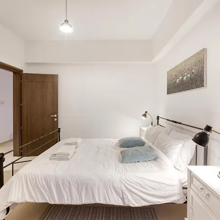 A Beautiful Spacious In A Picaresque Location By 360 Estates