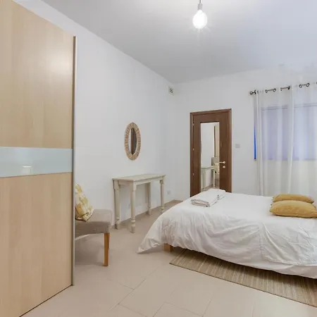 A Beautiful Spacious In A Picaresque Location By 360 Estates * Hal Ghaxiak