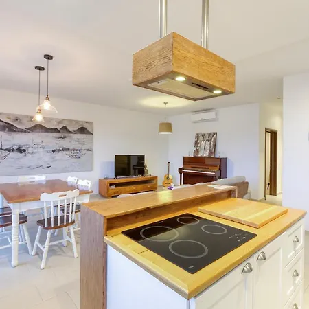 A Beautiful Spacious In A Picaresque Location By 360 Estates * Hal Ghaxiak