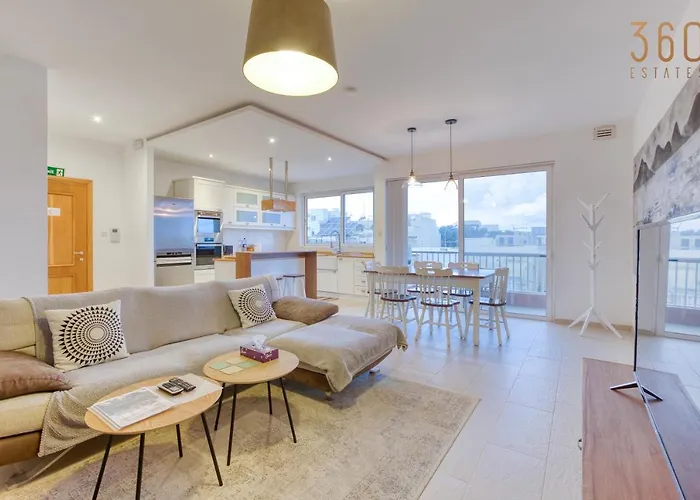 A Beautiful Spacious In A Picaresque Location By 360 Estates