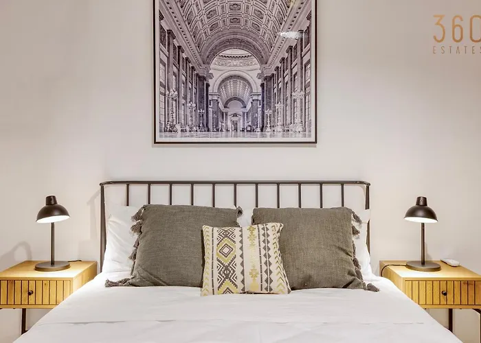 A Beautiful Spacious In A Picaresque Location By 360 Estates *