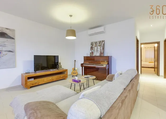 A Beautiful Spacious In A Picaresque Location By 360 Estates Apartament *